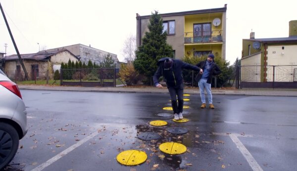 Guziczki zwalniające i wysepkowy slalom